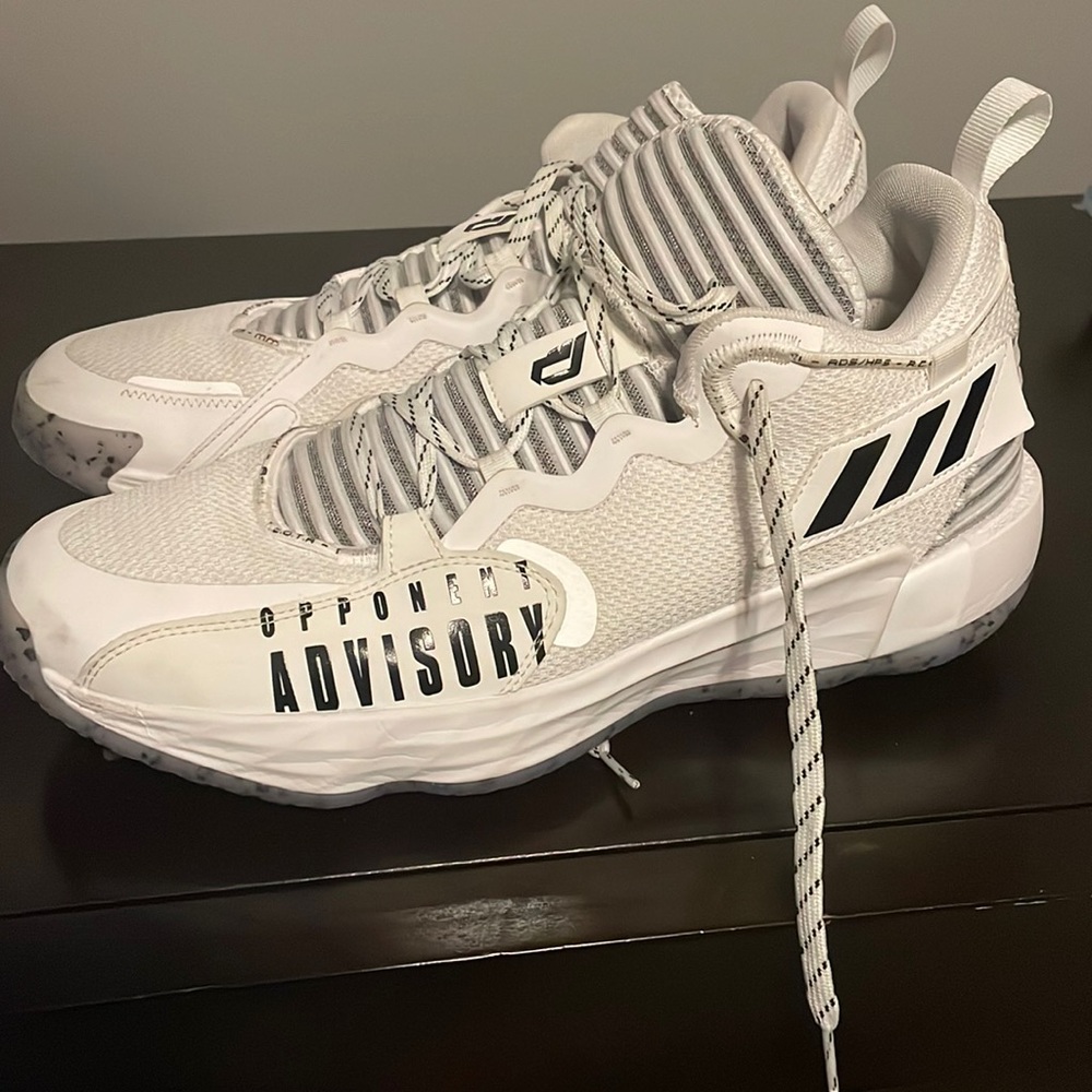 Used once- very good condition- Dame 7’s- size 13 in white